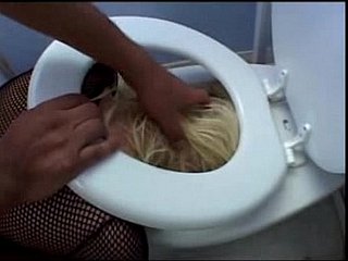 Японские Порно Унижения В Туалете